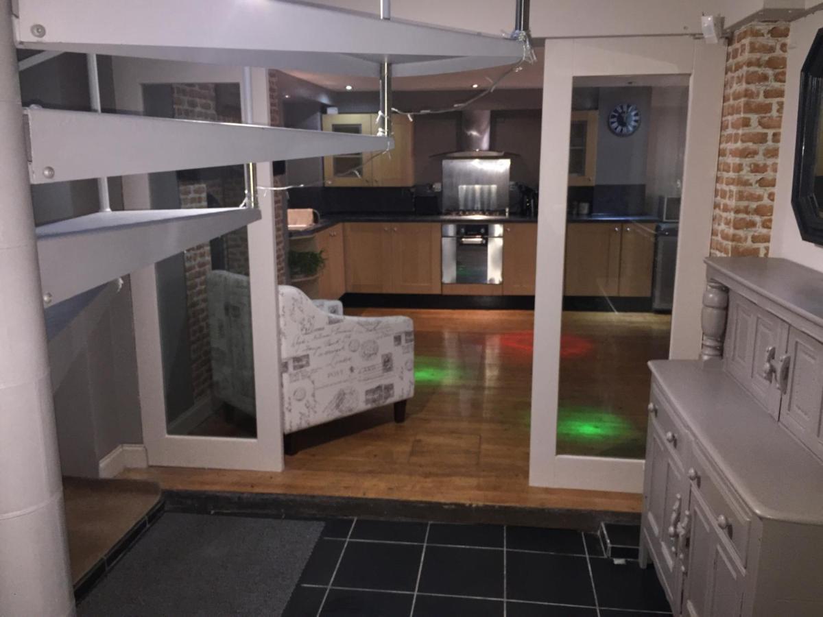 Large 2-Bed House Derbyshire Off Chatsworth Rd 체스터필드 외부 사진