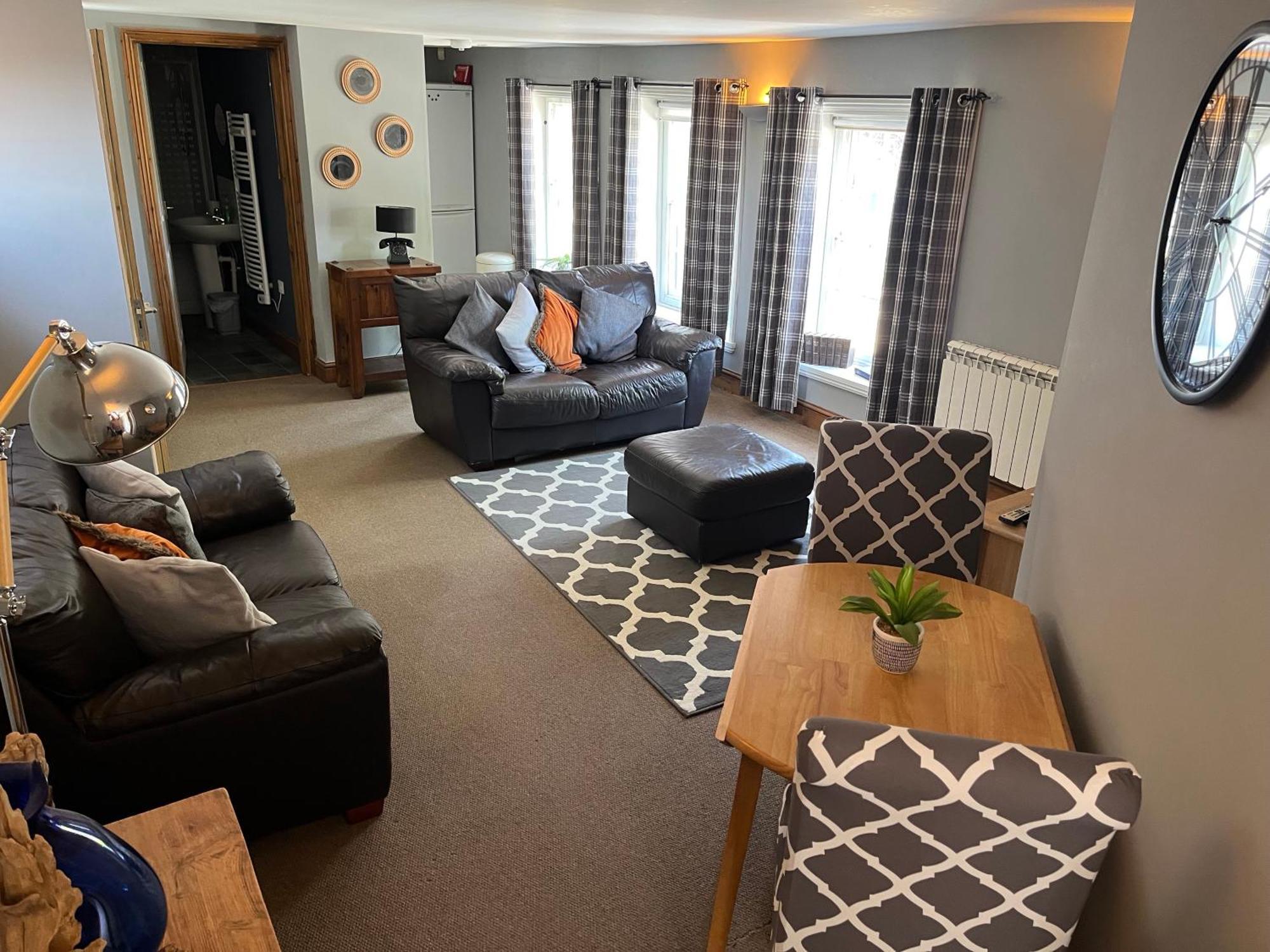 Large 2-Bed House Derbyshire Off Chatsworth Rd 체스터필드 외부 사진
